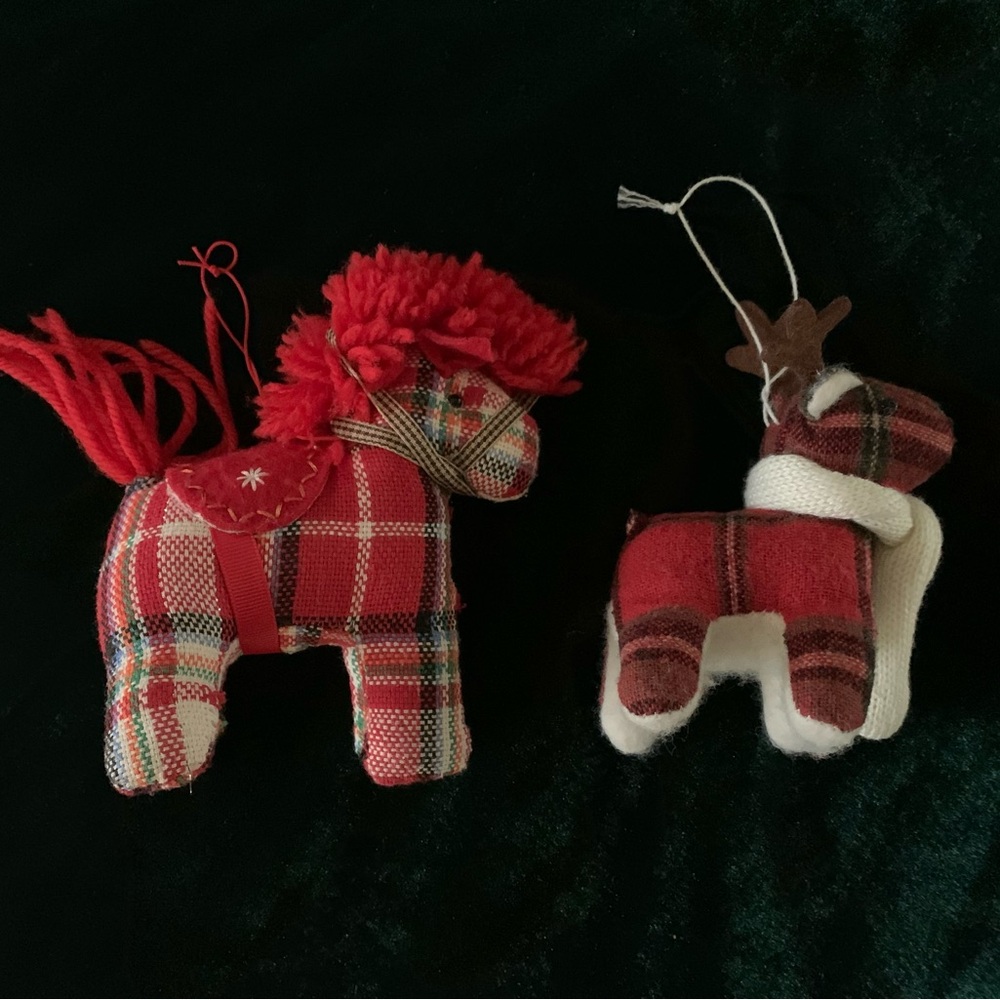 Red Plaid Plush Ornaments (Reindeer and Dala Horse / Pony) - Picture 5 of 5
